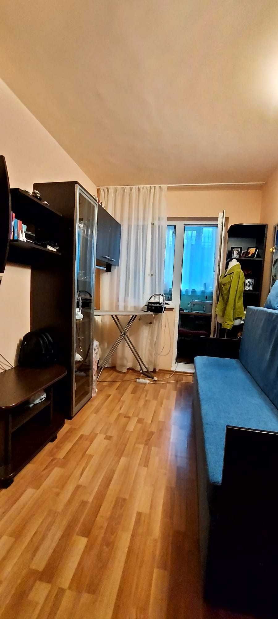 P F vând apartament cu 3 camere decomandate în Mănăștur la parter Cluj