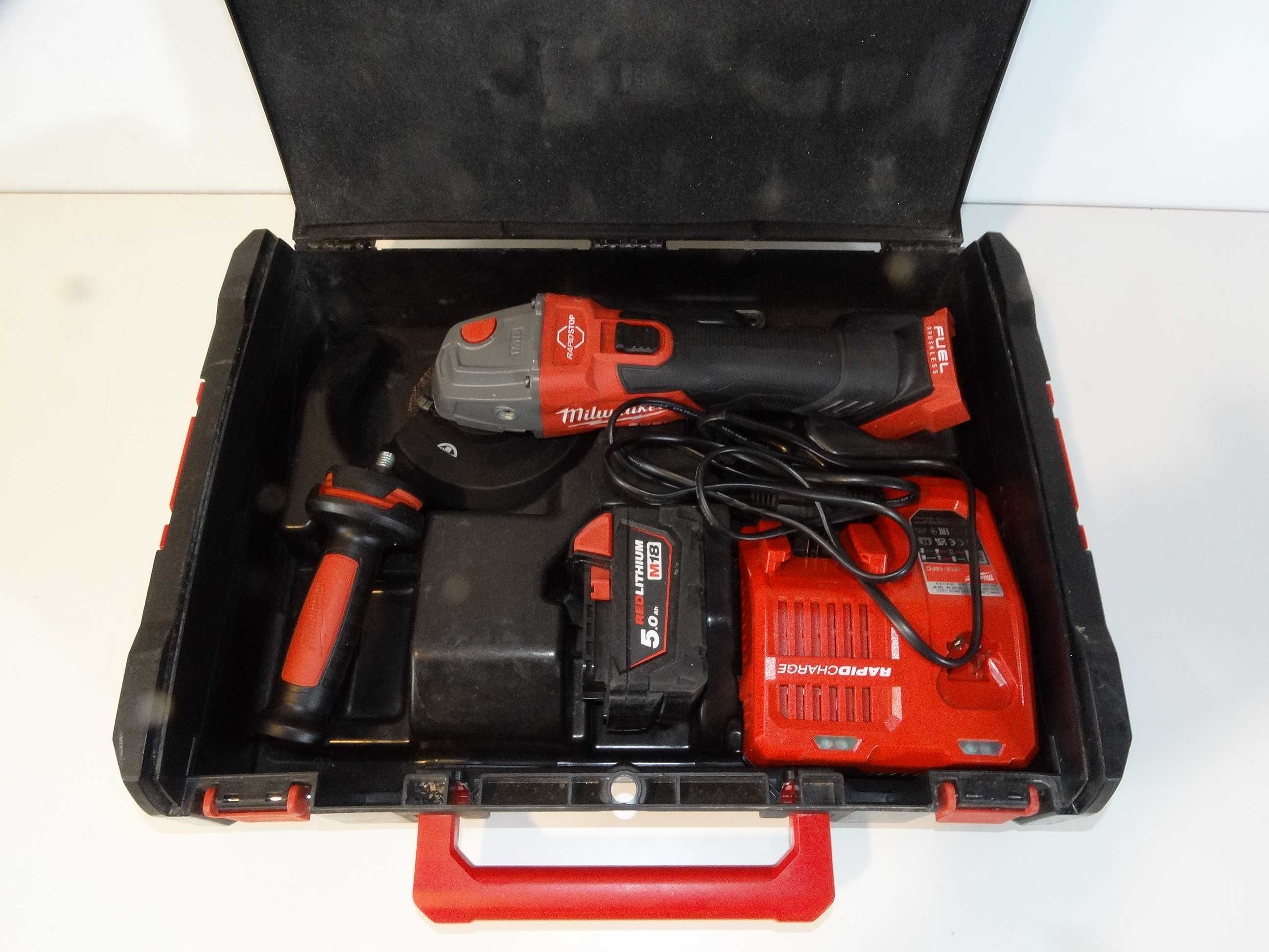 Промоция Milwaukee M18 FSAG 125 XB със 5 Ah Акумулаторен ъглошлайф