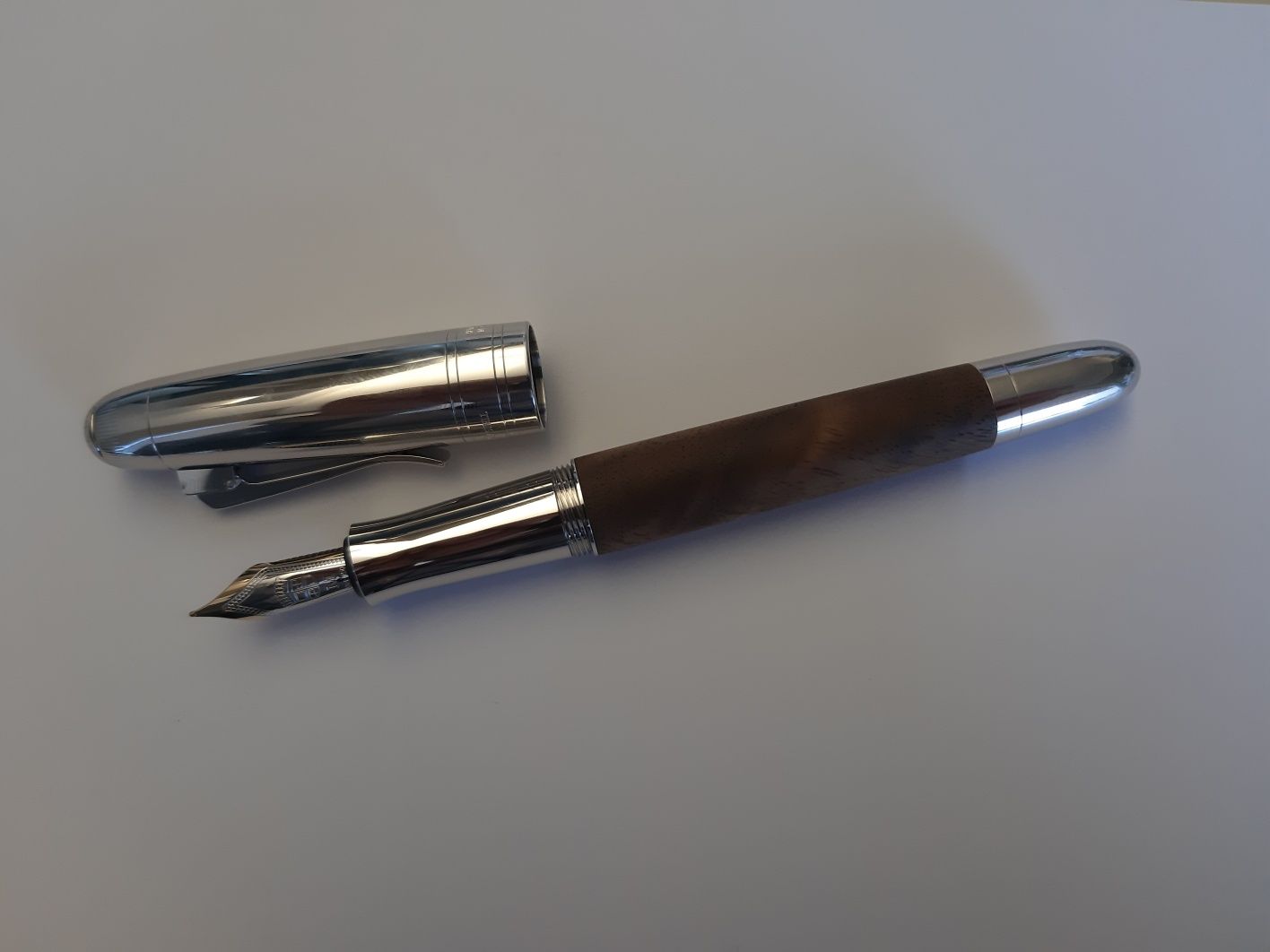 Stilou Graf von Faber Castell Füllfederhalter Magnum Walnussholz M