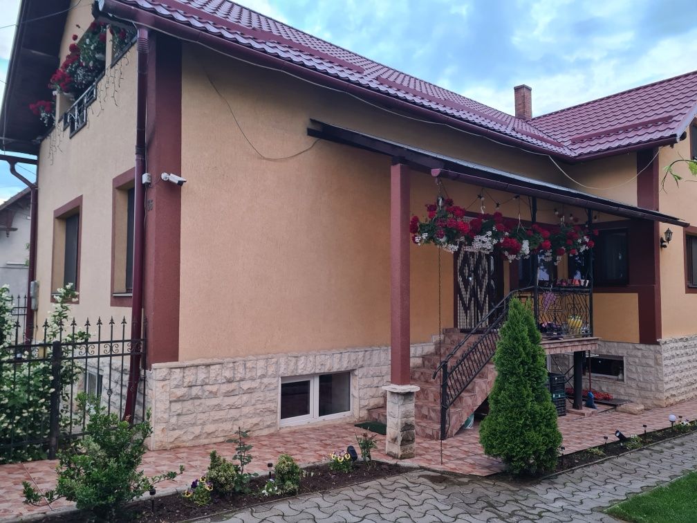 Vand sau schimb Casa de vanzare cu 7 camere bucătărie doua bai g