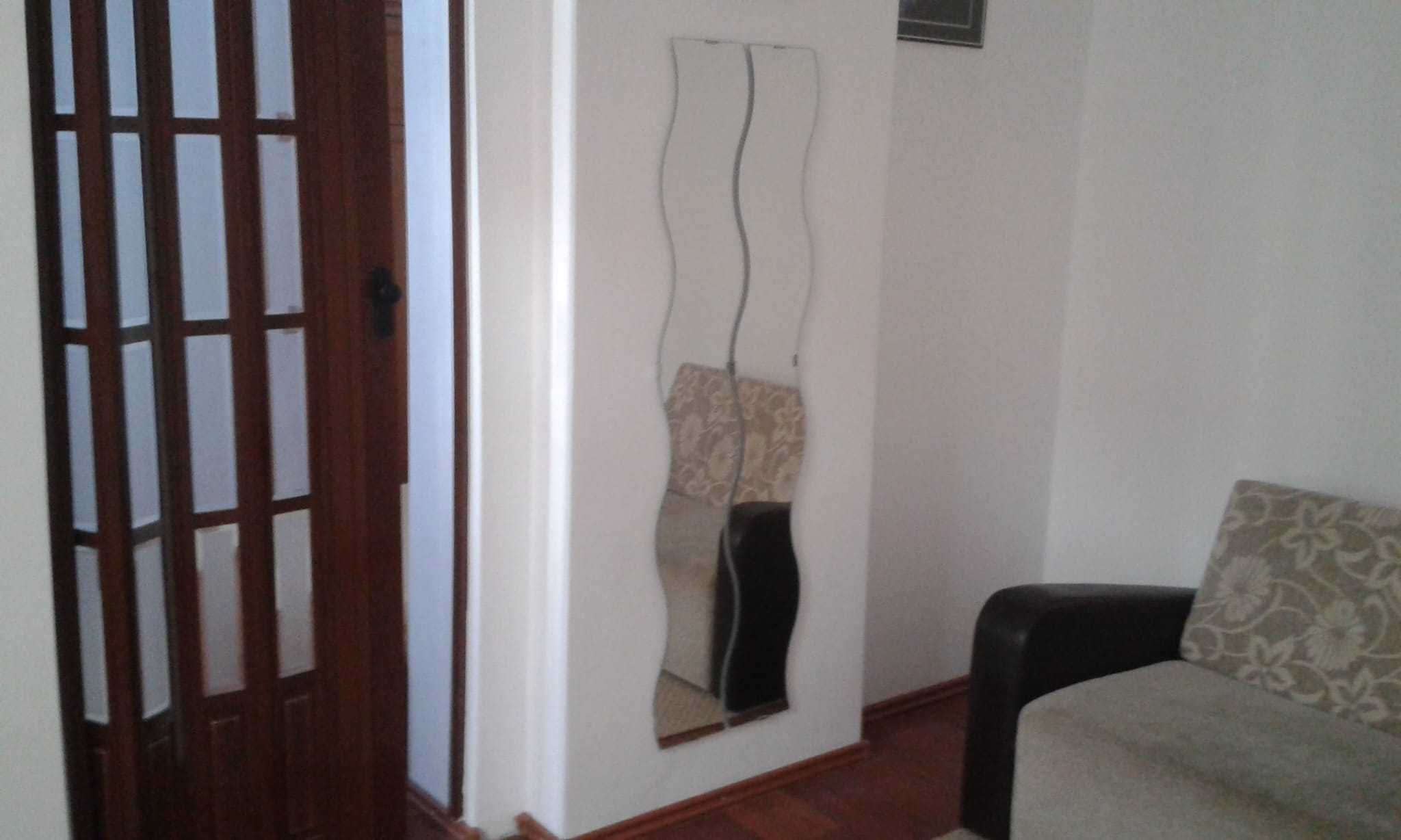 Proprietar Vand Apartament Camere La Curte Zona Stefan Cel Mare