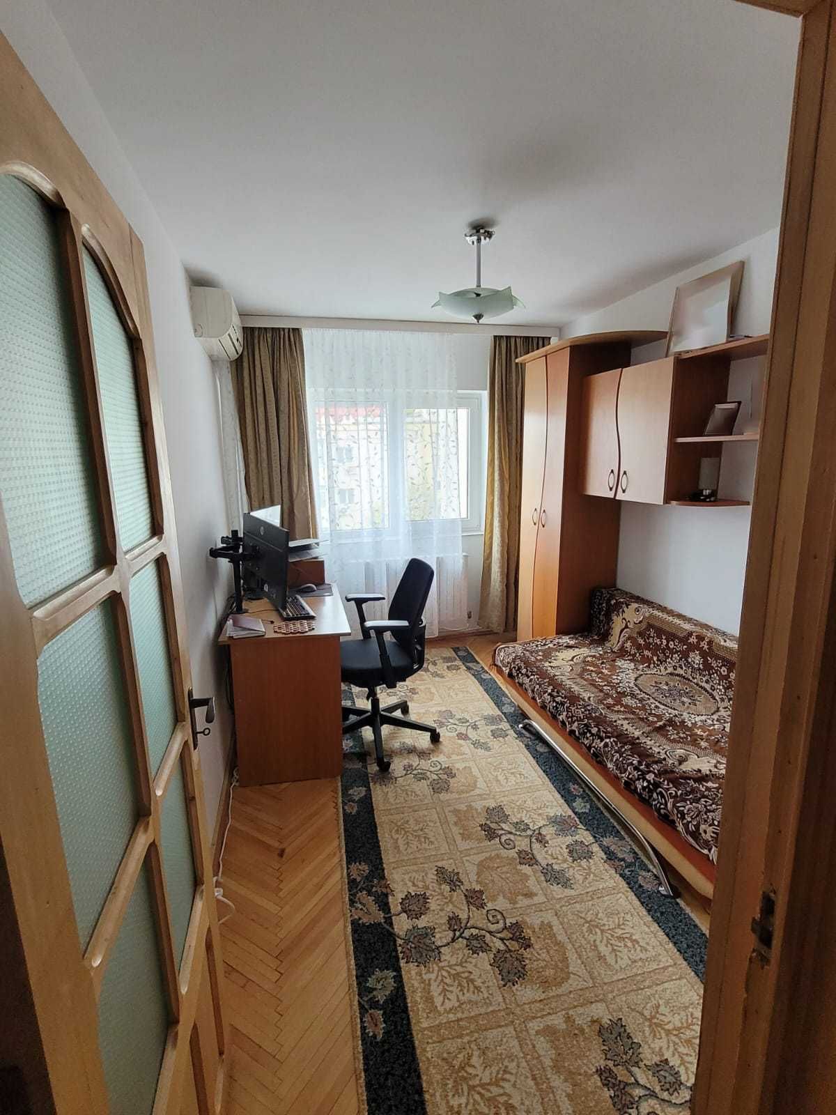 Pf Apart Camere Decomandat Centru Palas Iasi Olx Ro