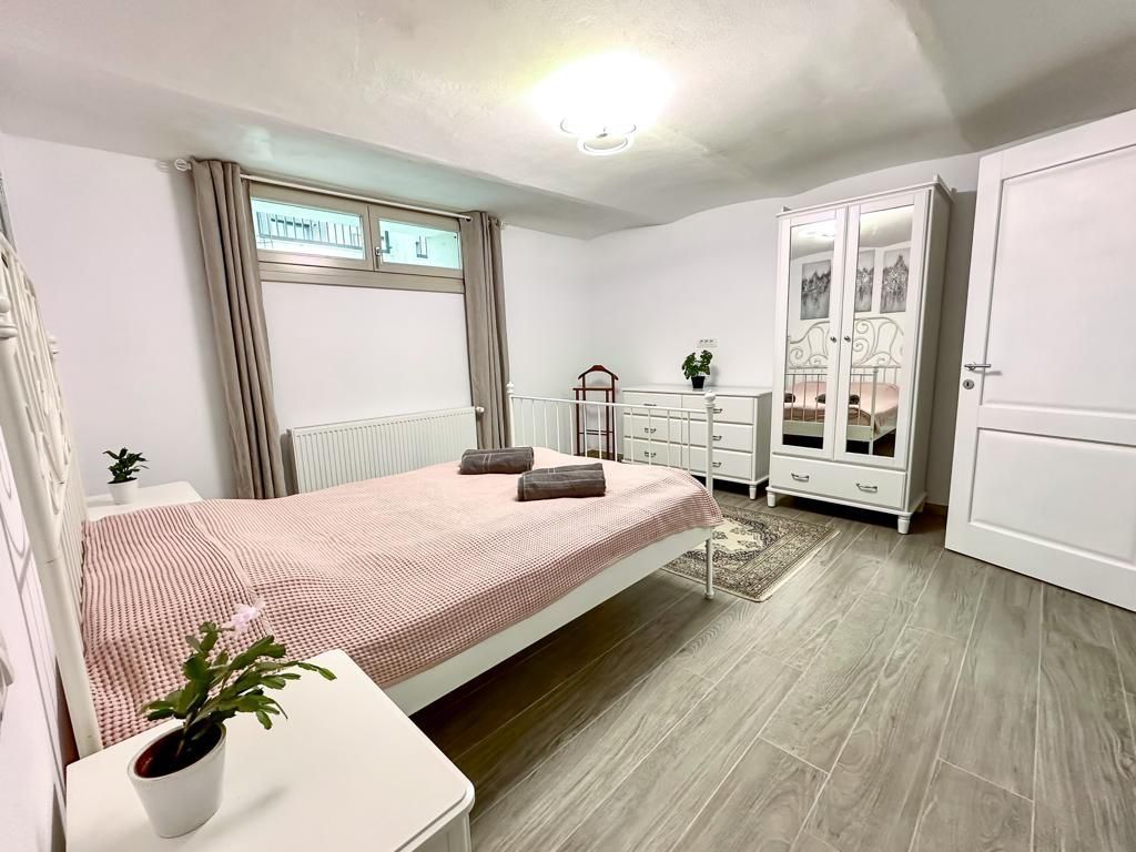 Apartament La Casa Cartier Romanilor Cu Parcarea In Curte Arad Olx Ro