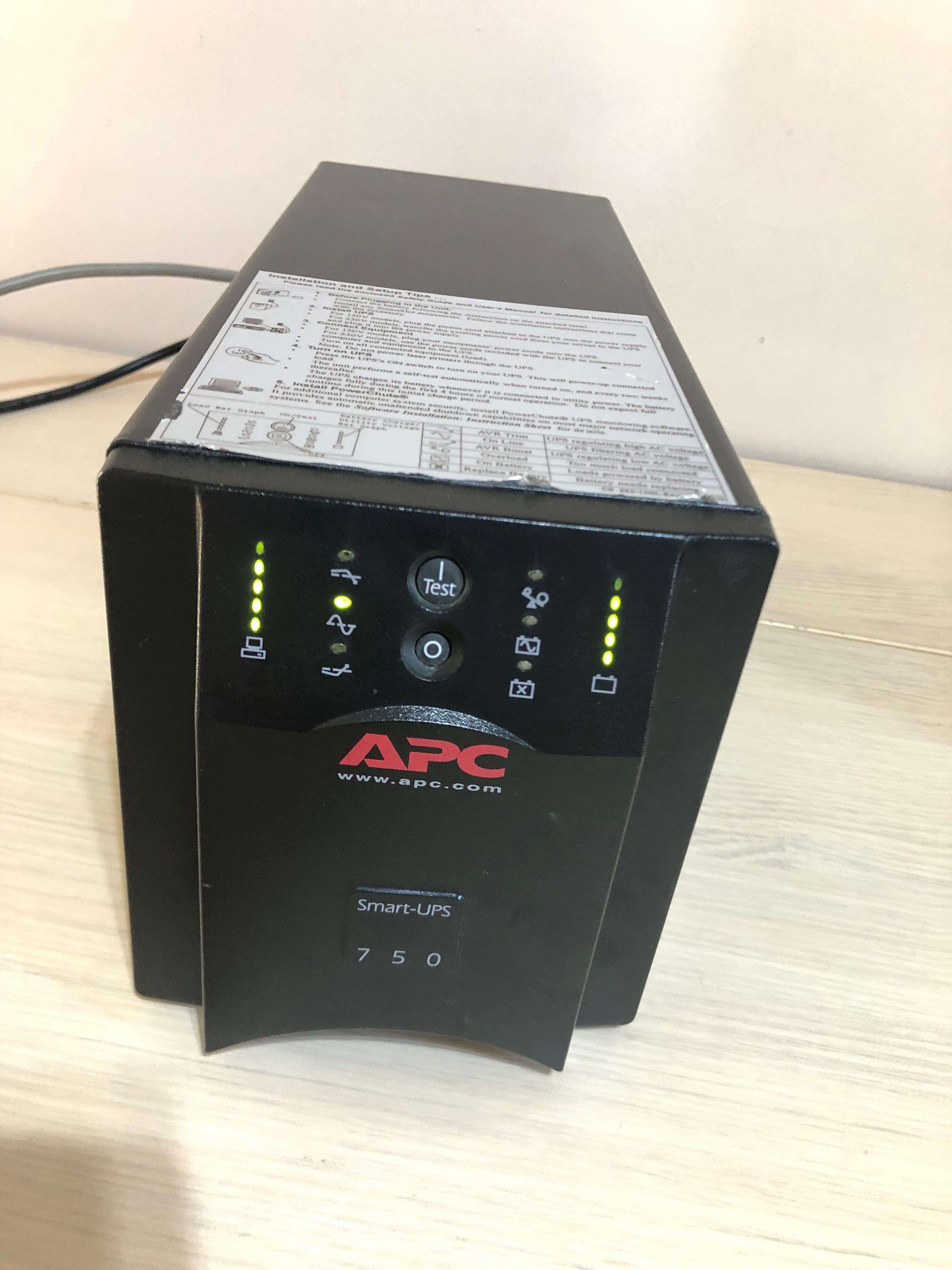 APC Smart UPS 750VA USB Serial Port 230V AVR Unda Sinusoida Pura Cluj