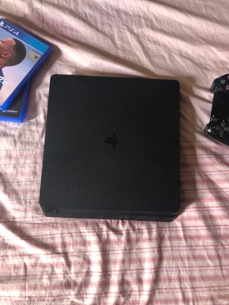 Playstation 4 Slim 1 TB с игри к к Слънчев ден OLX bg