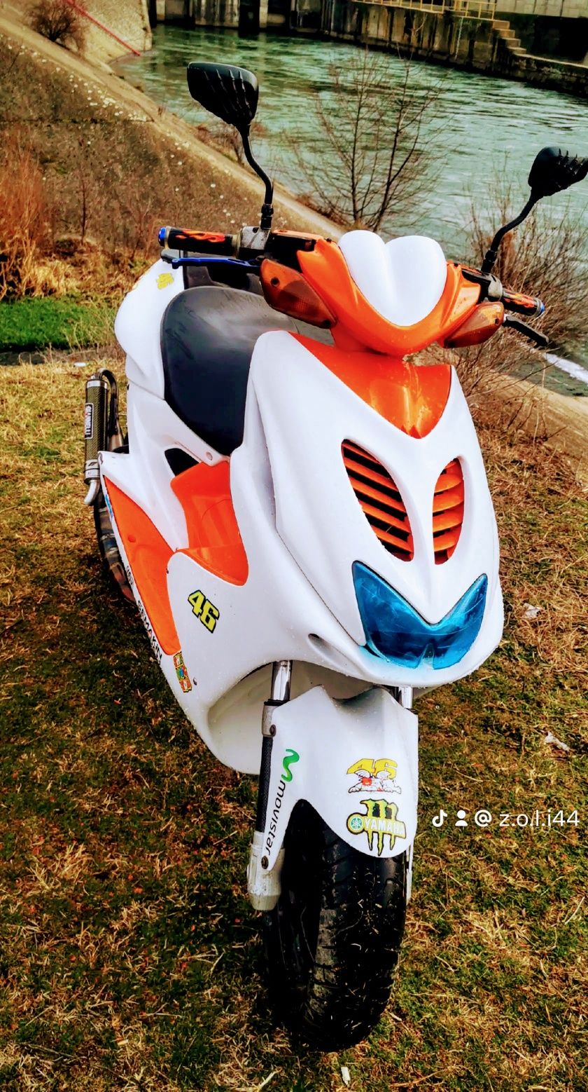 Vând scuter Yamaha aerox Urvind OLX ro