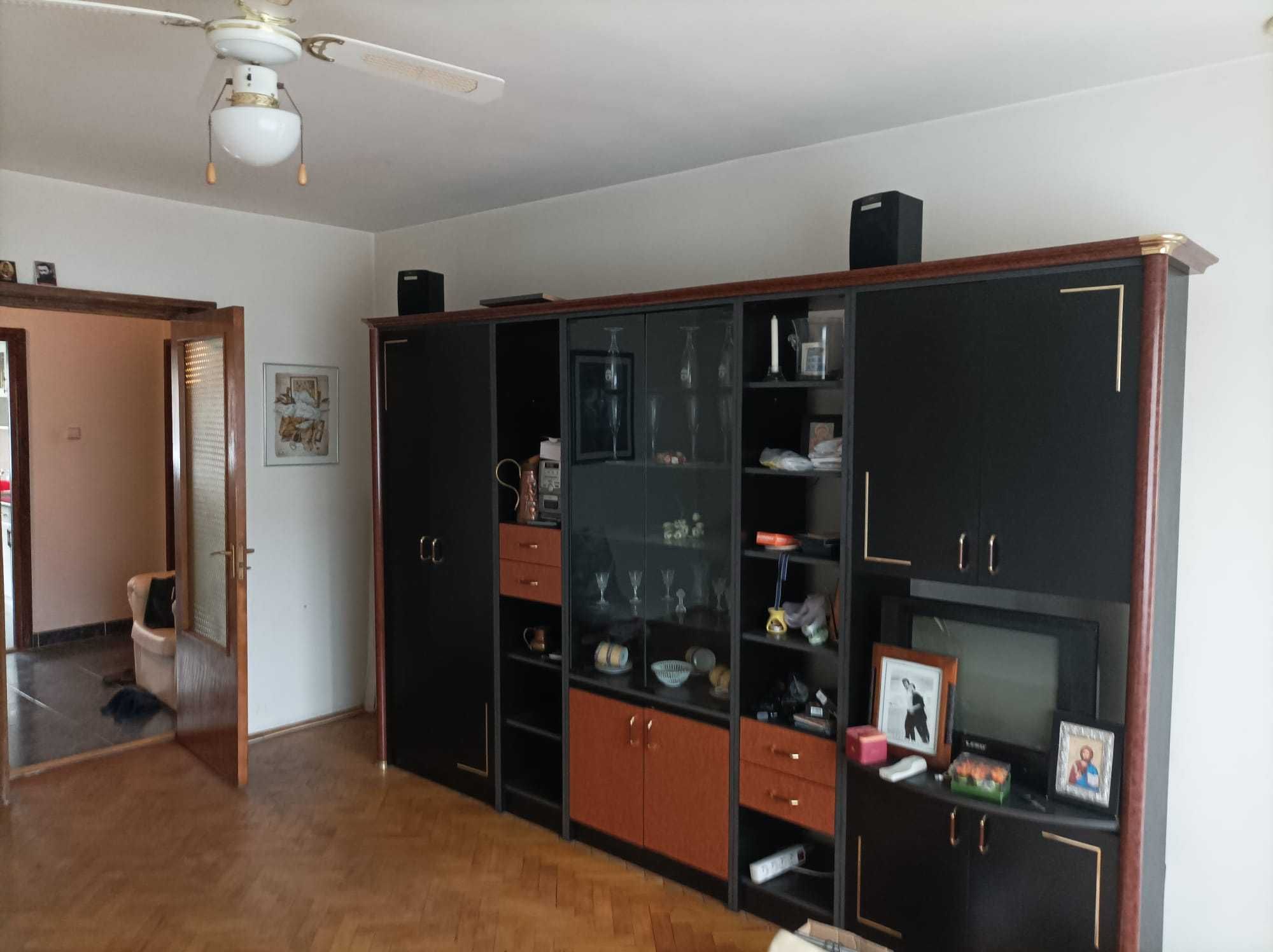 Apartament Cu Camere Etaj Boxa Garaj Sub Bloc Zona Imp Traian Deva