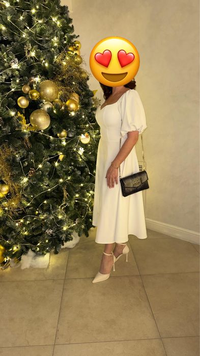 Платье белое , 48 размер . Нарядное .