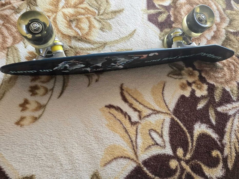 Vând skateboard nou