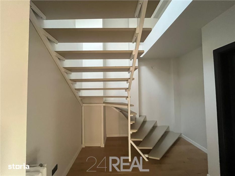 Penthouse in vila, de vanzare - Strada Tokio