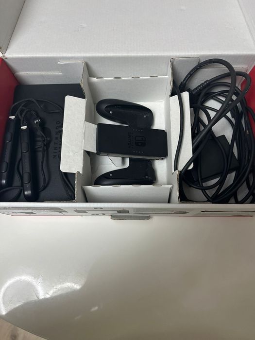 Nintendo Switch si controler suplimentar