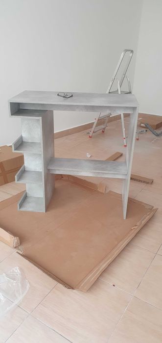 Бюро - неизползвано, сглобено и с гаранция