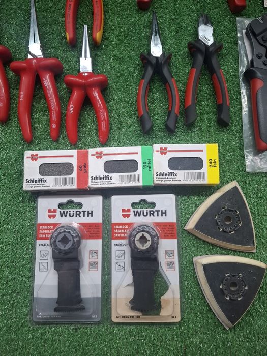 Професионални ръчни инструменти Малки резачи Knipex 75-125 - 30€
Клещи тип болторез 71 32 200 - 35€
Клещи за кримпване Knipex 97 78 180 - 20€
Нощица з