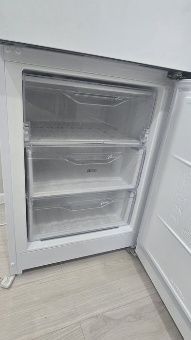 Холодильник Indesit