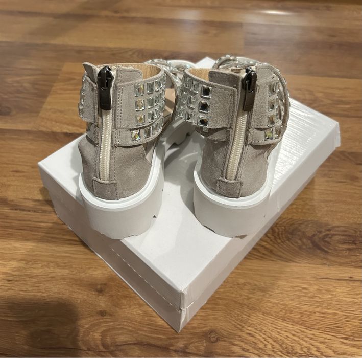 Sandale piele intoarsa