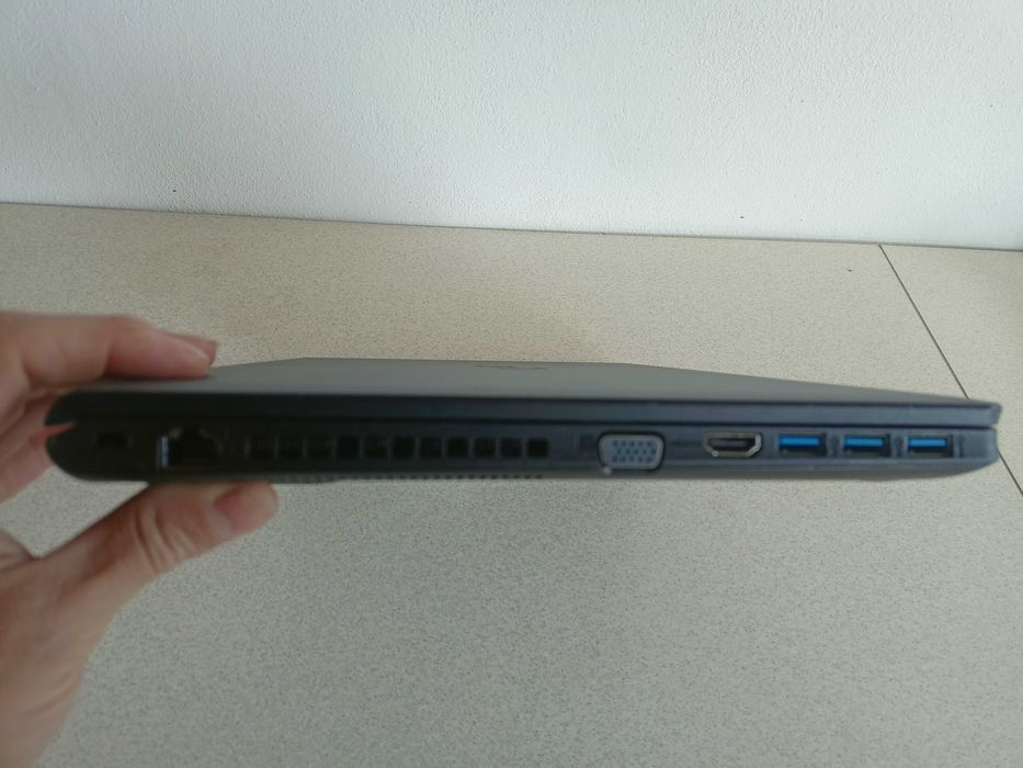 Laptop Fujitsu A557 15,6 FHd I5-7200u ram 8ddr4 SSD 256g Baterie 2:30H