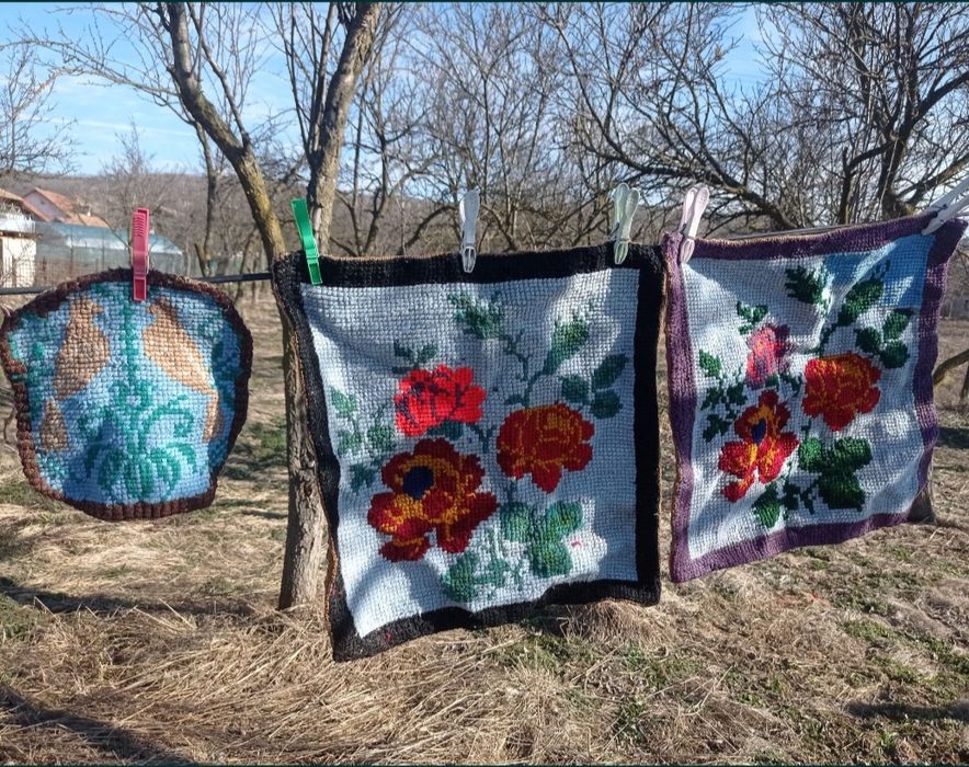 Cuverturi/ carpete de pus pe perete