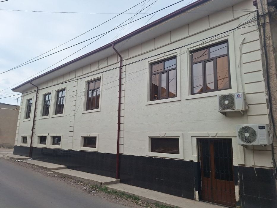 Nazarbek hovli sotiladi