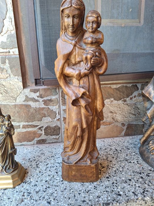 Скулптура мадоната