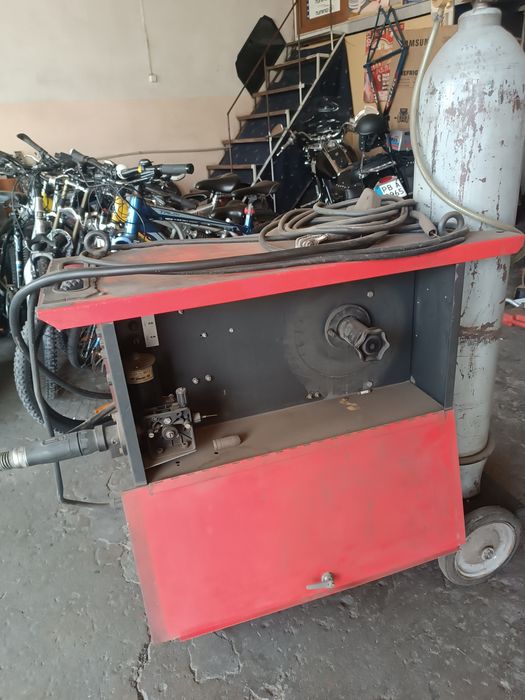 Трифазен заваръчен апарат CO2