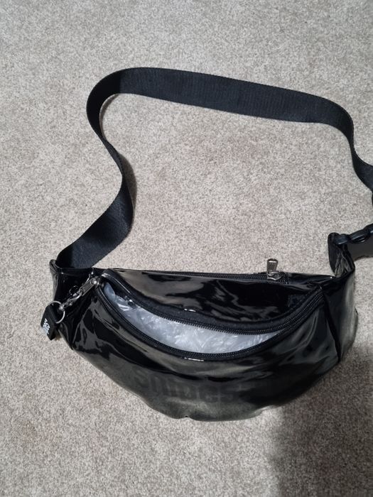 Borseta de la Snipes