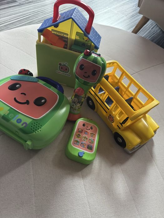 Лот cocomelon всички са музикални