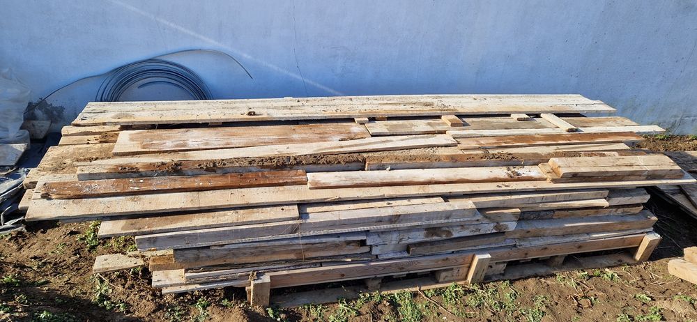 Lemne cofrag sau pentru foc