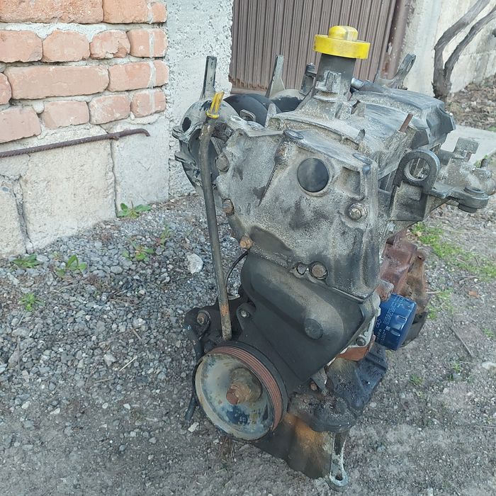 Продавам части за двигятелел дачия,нисан,и двигател и скорости логан