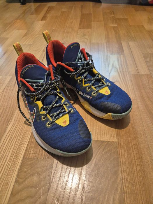 Adidași Nike Giannis Immortality Force Field