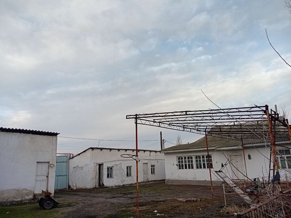 Uy sotiladi jami maidoni 14 sotik