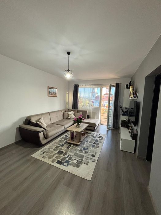 Vând apartament Crișeni