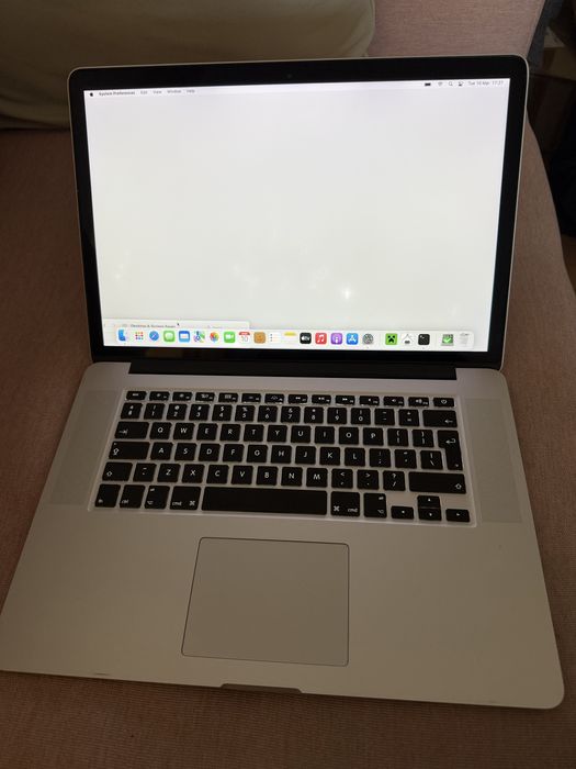 Macbook Pro Retina 15” 2017 i7 16GB Ram, SSD 256GB (baterie noua)