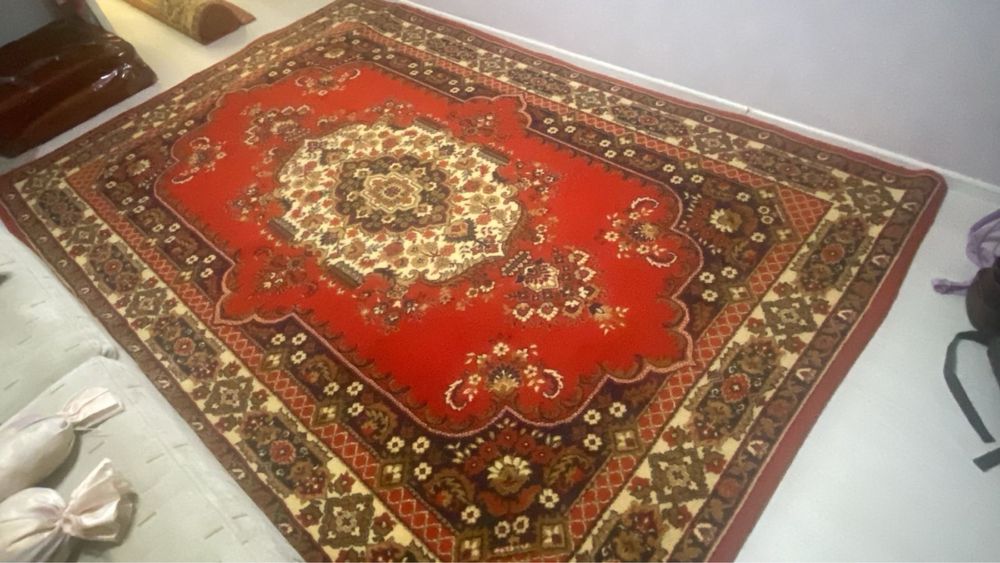 Шерстяной ковер в хорошем состоянии