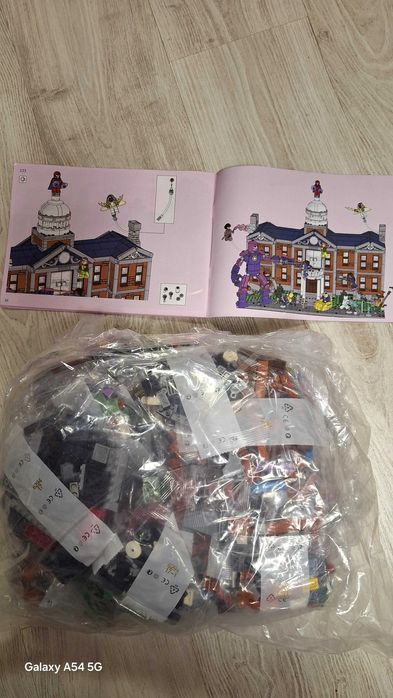 Lego X Mansion 3093 pieces