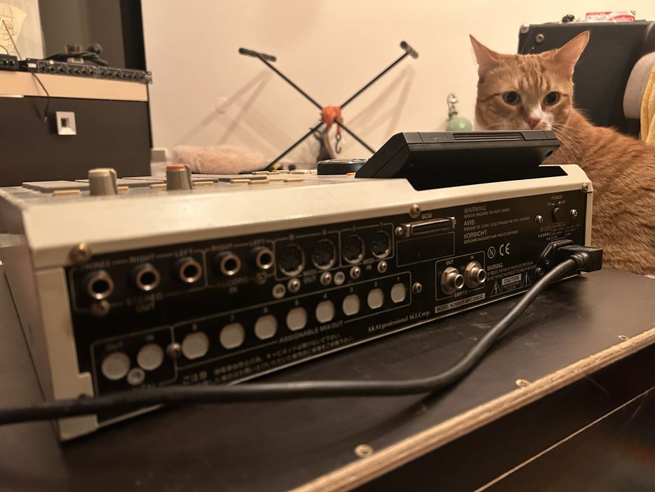 Sampler/Drum machine AKAI MPC 2000XL