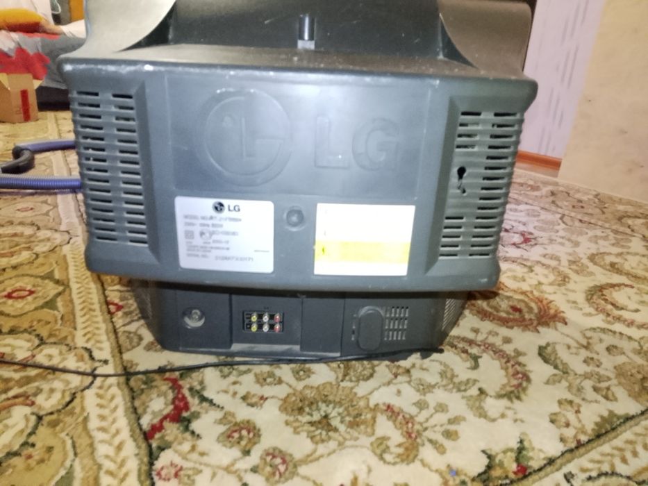 Телевизор  LG  модель RT-21FB55V
