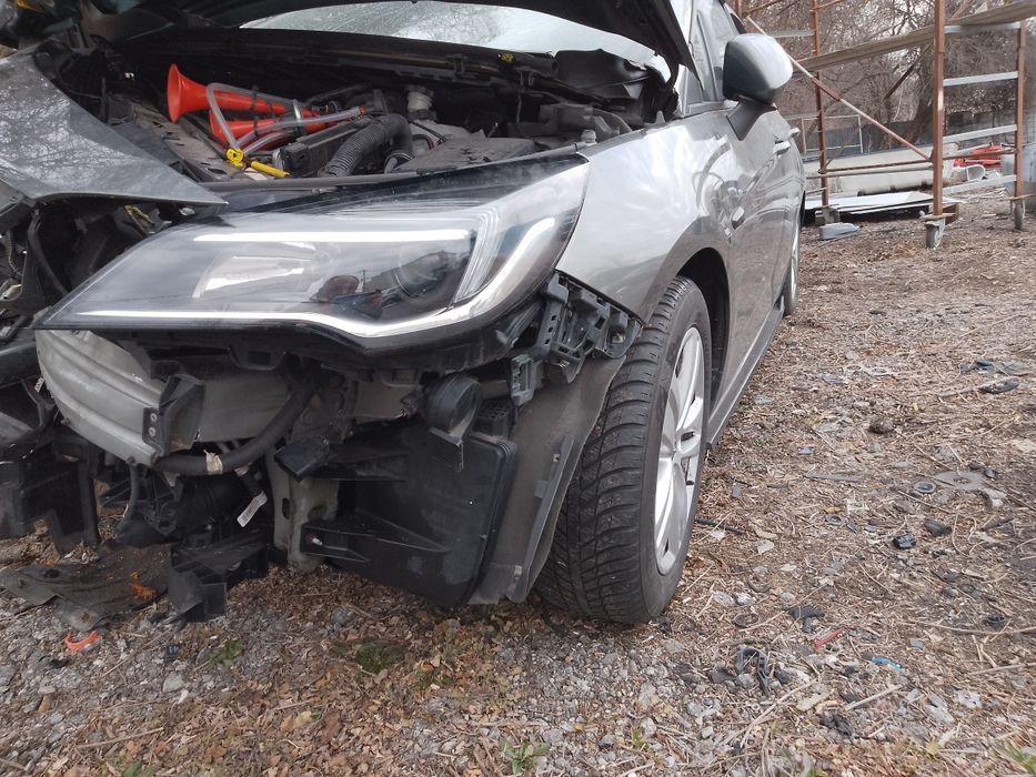 Продавам на части Опел Астра К 1.4Т автомат
