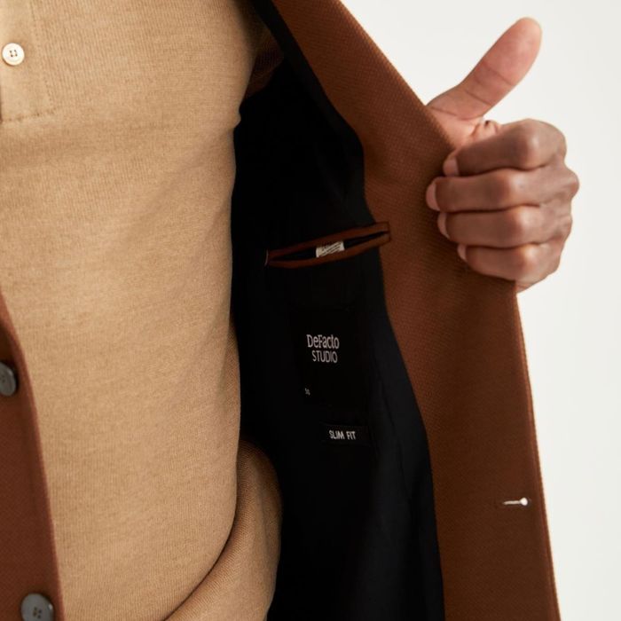 Коричневый мужской пиджак