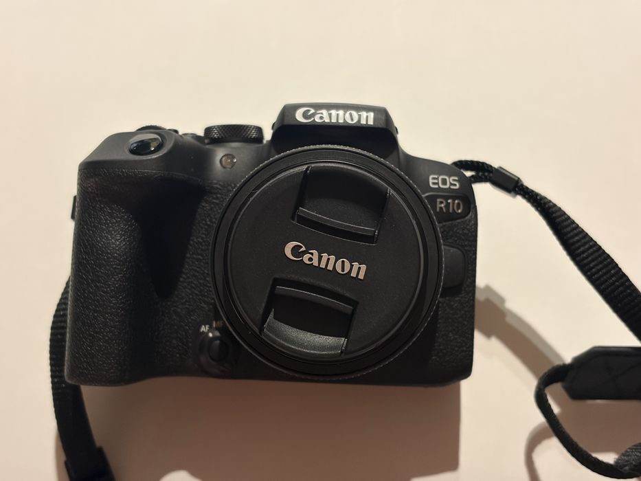 Aparat foto mirrorless CANON EOS R10 24.2 MP + obiectiv 18-45mm IS STM + card Samsung SD Pro Plus 256 GB
