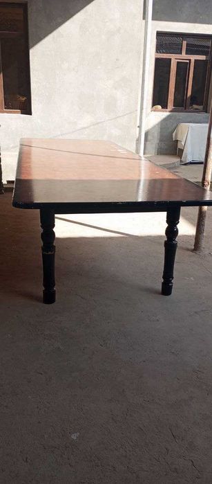 Стол сотилади. Продам стол