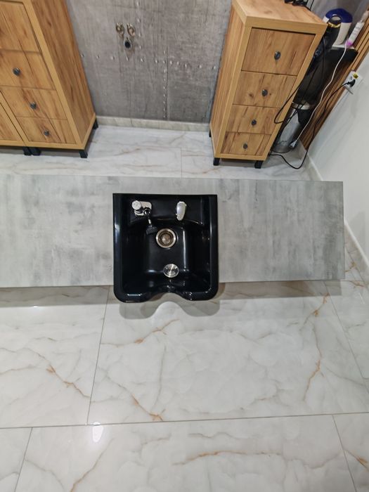 Vând scafe frizerie