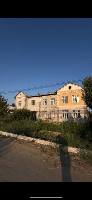 Жаи сатылады. Адрес жузим бак
10 хана
12 соток 
70% ремонт питкен 
Нег