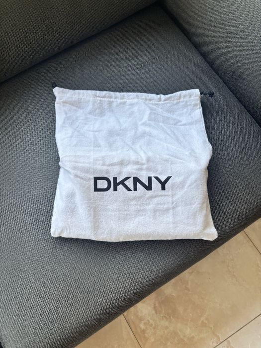 Кожена чанта DKNY