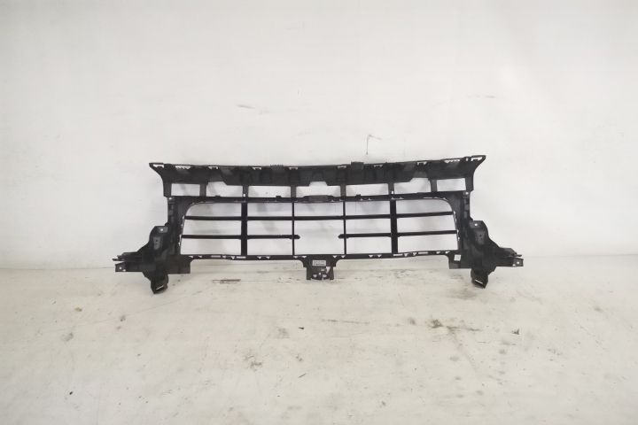 Порше Каиен / Porsche Cayenne Оригинална централна решетка в добро със
