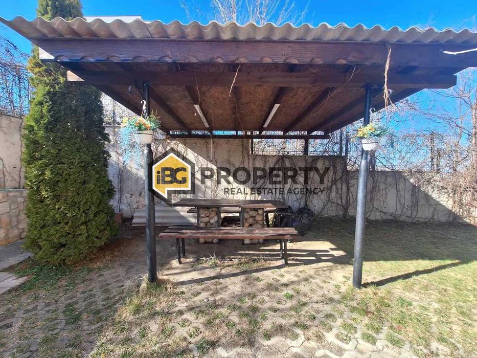 Двустаен апартамент с веранда в град Бяла