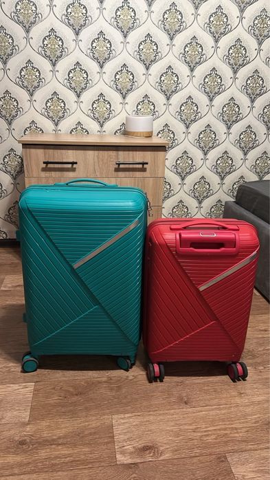 Продам бирюзовый чемодан размер М