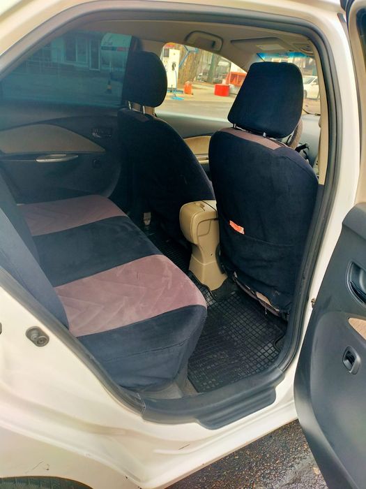 Продам  машина Тойота ярис