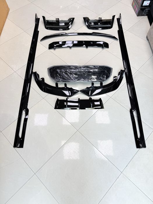 BMW i5 body kid spoller