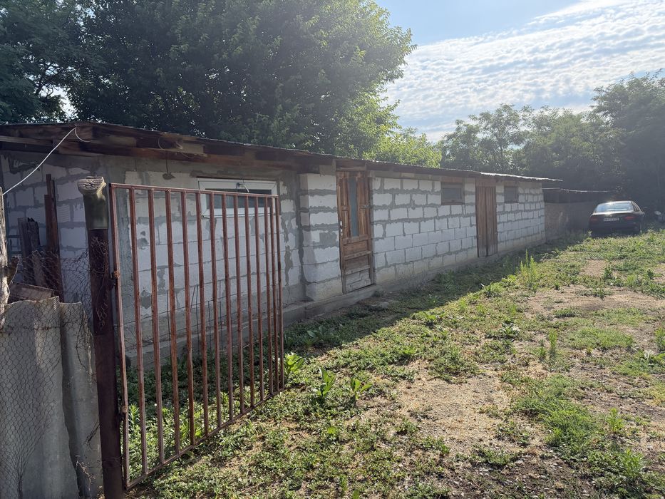 Vand casa cu teren