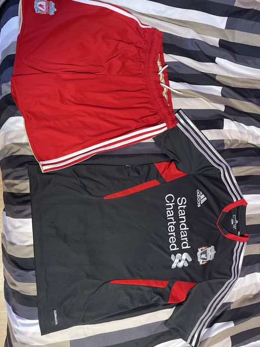 Оригинален екип Liverpool FC - Adidas (2011) – фланелка S + шорти M